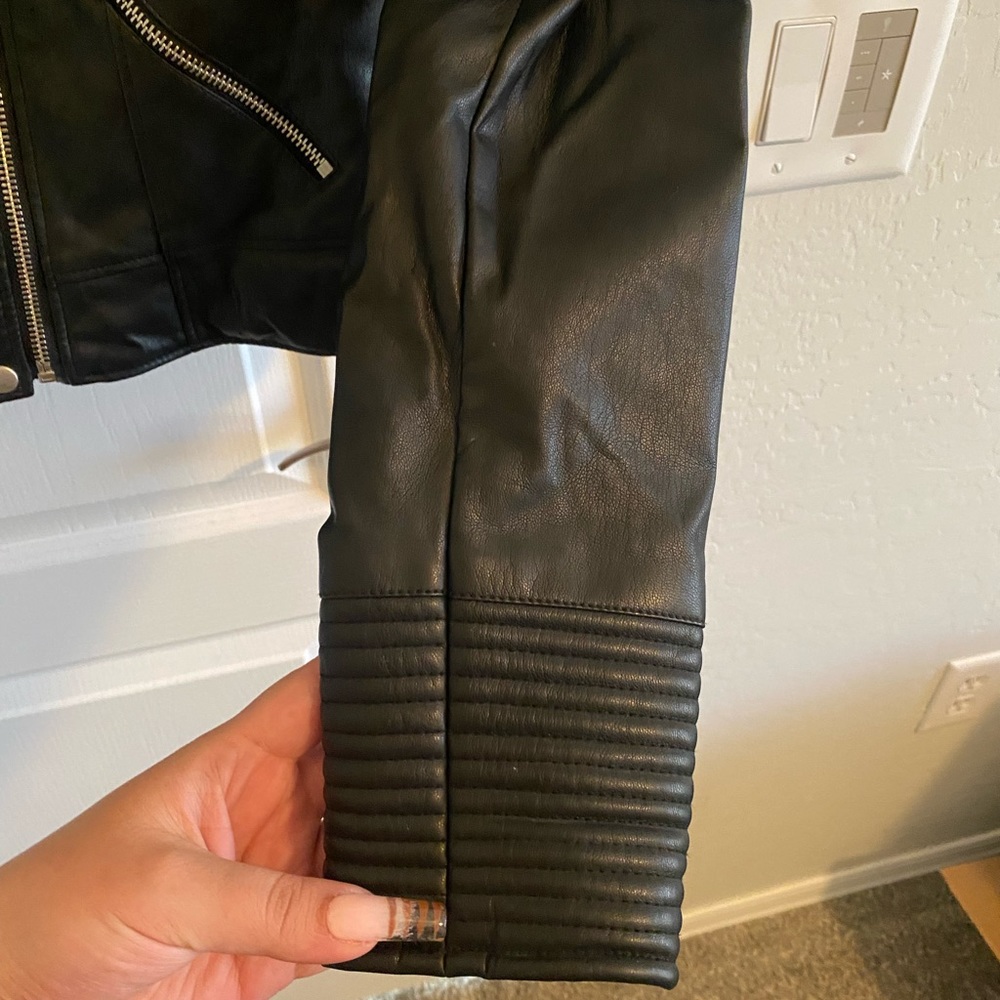 Leather Jacket - Picture 5 of 9